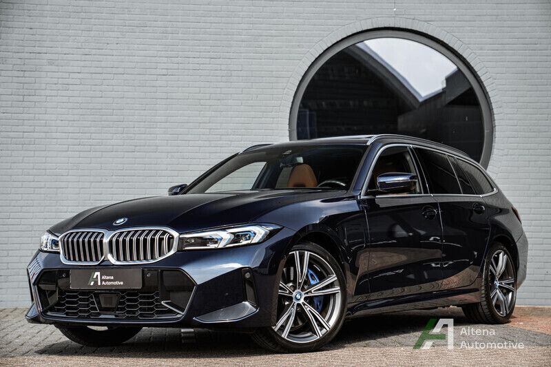 Blauw Gebruikt 2024 BMW 330e M Sport Stationwagen | € 51.900 (Super prijs) - Afbeelding 1/4
