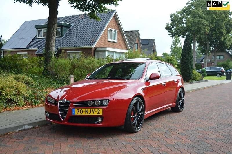 Rood Gebruikt 2010 Alfa Romeo 159 Progression Stationwagen | € 9.995 (Duur) - Afbeelding 1/4
