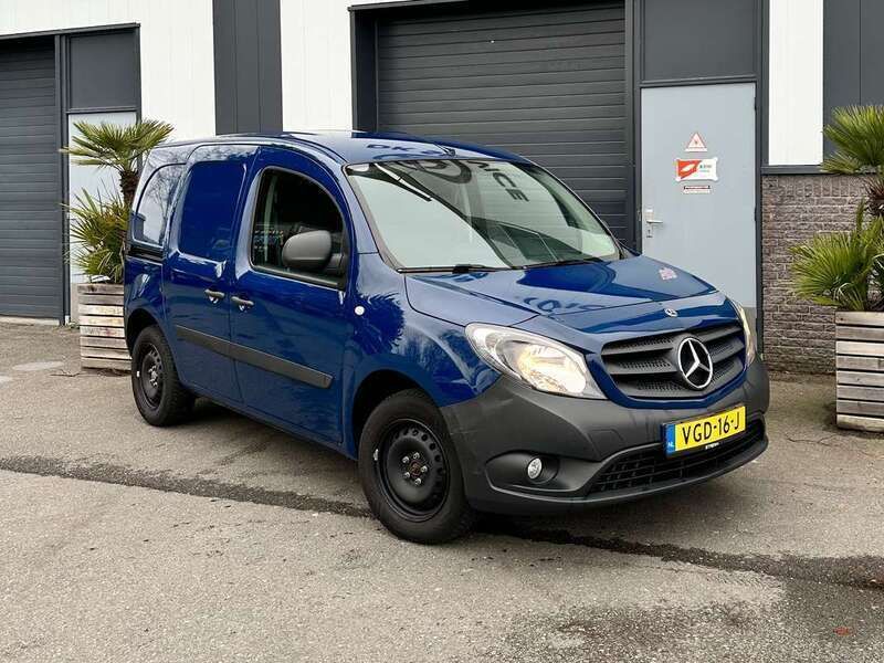 Blauw Gebruikt 2020 Mercedes Citan 108 Van | € 12.500 (Duur) - Afbeelding 1/4