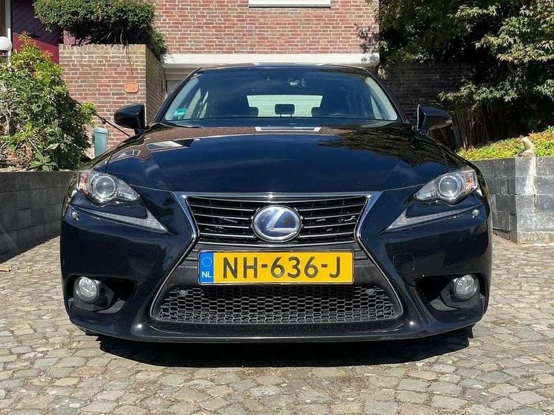 Zwart Gebruikt 2013 Lexus IS300h Sedan | € 12.950 - Afbeelding 1/4