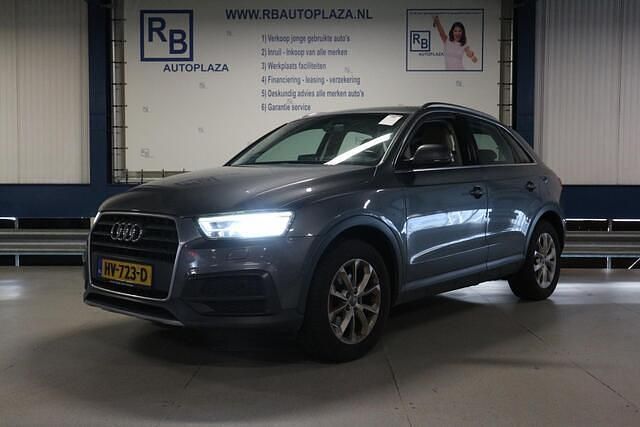 Grijs Occasion 2016 Audi Q3 SUV | € 12.750 (Goede deal) - Afbeelding 1/4