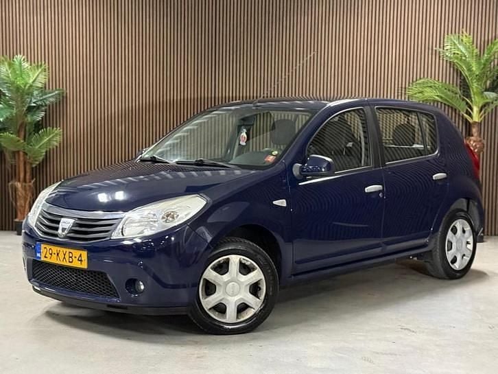 Blauw Occasion 2010 Dacia Sandero Lauréate Hatchback | € 1.499 (Eerlijke prijs) - Afbeelding 1/4