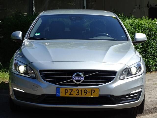 Occasion Volvo S60 Dynamic 190 PK (139 kW) 2017 Grijs, metallic lak Sedan