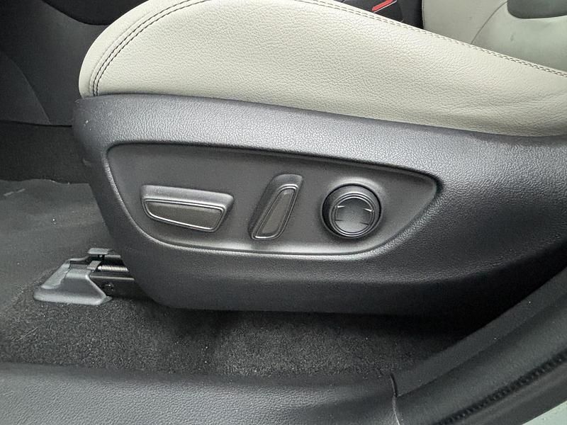 Occasion Toyota RAV4 Hybrid Style 222 PK (163 kW) 2019 Grijs SUV