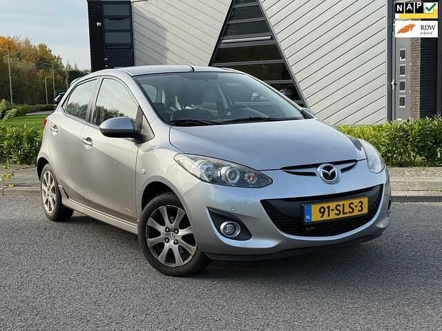 Grijs Gebruikt 2011 Mazda 2 Hatchback | € 3.995 (Eerlijke prijs) - Afbeelding 1/1
