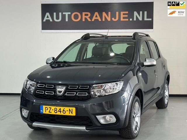 Grijs Gebruikt 2017 Dacia Sandero Stepway Hatchback | € 12.950 (Eerlijke prijs) - Afbeelding 1/4