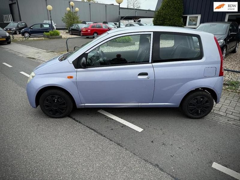 Paars Gebruikt 2005 Daihatsu Cuore Hatchback | € 1.350 (Eerlijke prijs) - Afbeelding 1/4