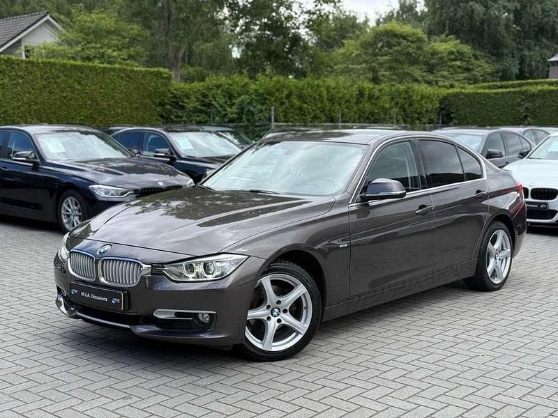 Bruin Gebruikt 2012 BMW 320 Sport Line Sedan | € 14.950 (Duur) - Afbeelding 1/4