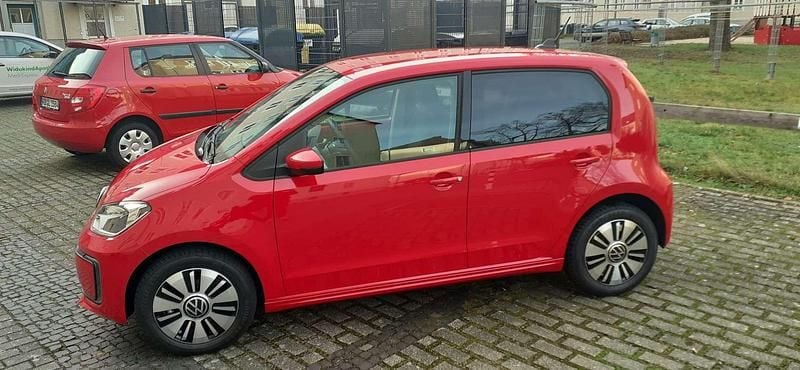 Rood Gebruikt 2022 VW e-up! Style Hatchback | € 16.750 (Goede deal) - Afbeelding 1/4
