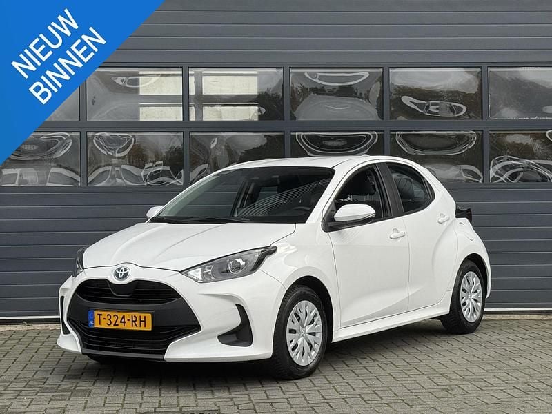 Wit Gebruikt 2023 Toyota Yaris Active Hatchback | € 19.999 (Goede deal) - Afbeelding 1/3