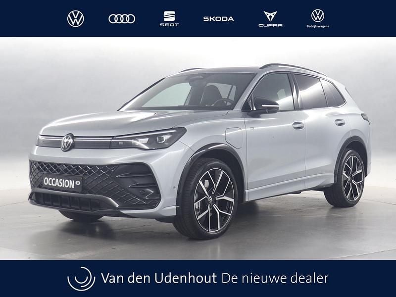 Grijs Gebruikt 2025 VW Tiguan R-line Edition SUV | € 54.750 (Super prijs) - Afbeelding 1/4