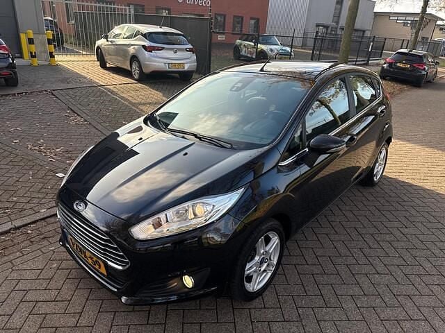 Zwart Gebruikt 2015 Ford Fiesta Titanium Hatchback | € 3.999 (Super prijs) - Afbeelding 1/4