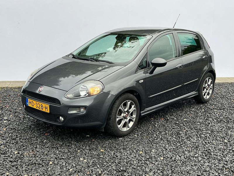 Grijs Gebruikt 2015 Fiat Punto Lounge Hatchback | € 5.250 - Afbeelding 1/4