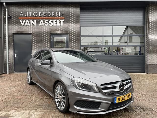 Grijs (metallic) Gebruikt 2014 Mercedes A180 Ambition Hatchback | € 15.900 (Eerlijke prijs) - Afbeelding 1/4