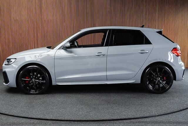 Occasion Audi A1 Sportback S-Line 207 PK (152 kW) 2023 Grijs (metallic) Hatchback