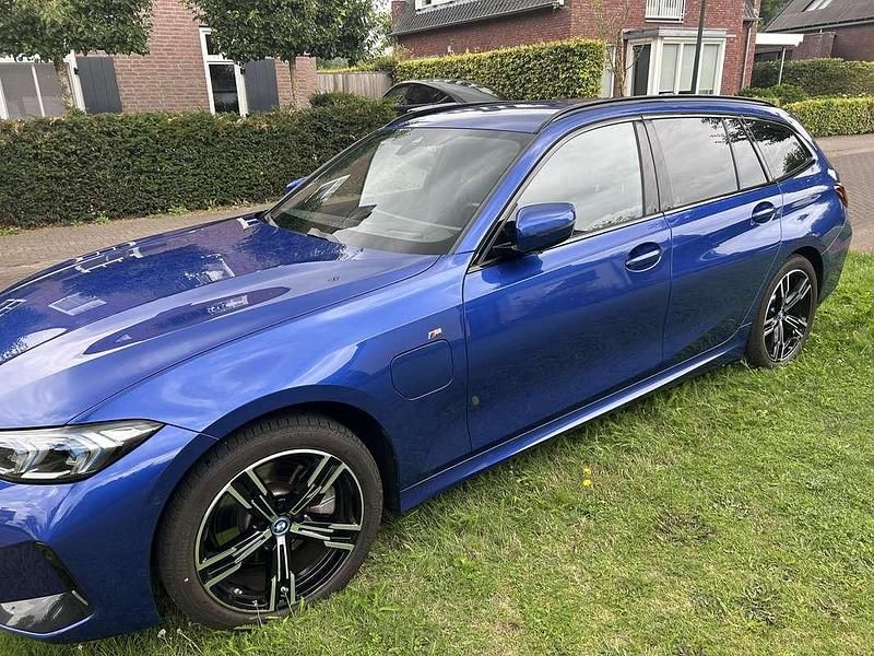 Blauw Gebruikt 2023 BMW 330 M Sport Stationwagen | € 39.900 (Eerlijke prijs) - Afbeelding 1/4