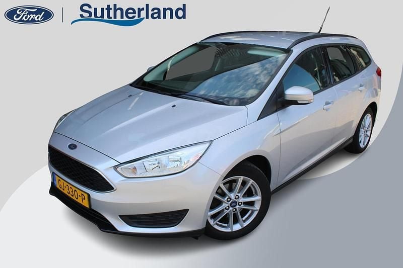 Grijs Gebruikt 2015 Ford Focus Trend Stationwagen | € 5.750 (Goede deal) - Afbeelding 1/4