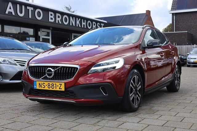 Rood Gebruikt 2017 Volvo V40 CC Stationwagen | € 17.950 (Super prijs) - Afbeelding 1/4