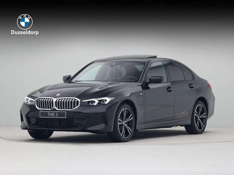 Zwart Nieuw 2025 BMW 330e M Sport Sedan | € 65.278 (Super prijs) - Afbeelding 1/4