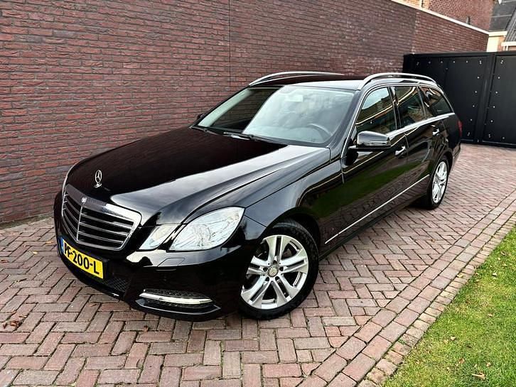 Zwart Gebruikt 2012 Mercedes E200 Avantgarde Stationwagen | € 11.450 (Eerlijke prijs) - Afbeelding 1/4