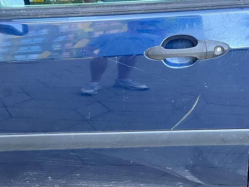 Blauw Gebruikt 2005 Ford Focus Futura Hatchback | € 850 (Super prijs) - Afbeelding 1/4
