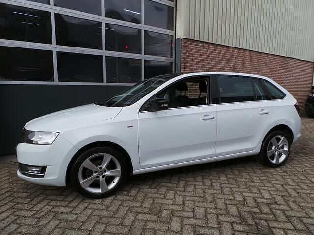 Wit Occasion 2018 Skoda Rapid Clever Hatchback | € 9.950 (Eerlijke prijs) - Afbeelding 1/4