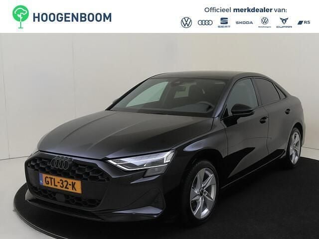 Zwart Gebruikt 2024 Audi A3 Advanced Sedan | € 32.450 (Eerlijke prijs) - Afbeelding 1/4