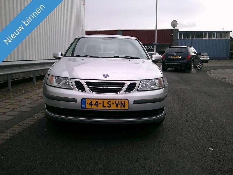 Grijs, metallic lak Gebruikt 2003 Saab 9-3 Sedan | € 2.499 (Eerlijke prijs) - Afbeelding 1/4