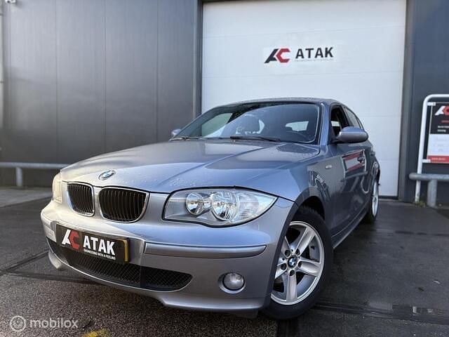 Grijs Occasion 2005 BMW 118 Executive Hatchback | € 3.500 (Goede deal) - Afbeelding 1/4