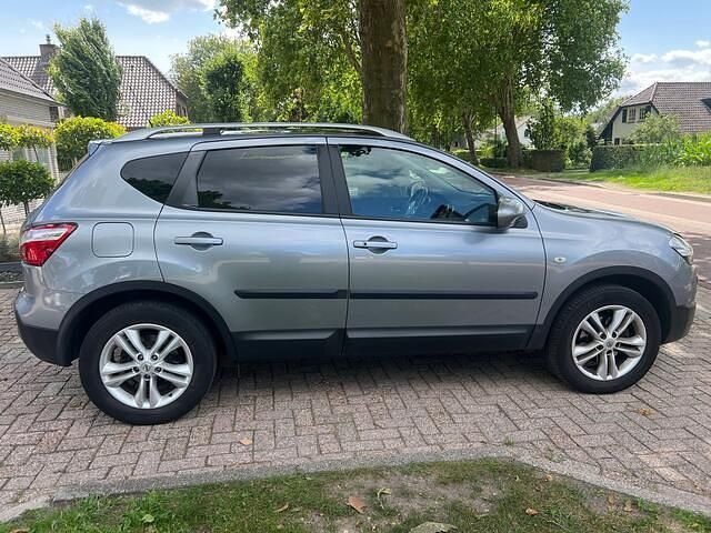 Grijs Gebruikt 2011 Nissan Qashqai Tekna SUV | € 6.950 (Eerlijke prijs) - Afbeelding 1/4