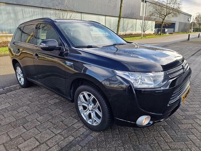 Occasion Mitsubishi Outlander Intense+ 121 PK (88 kW) 2013 Zwart SUV