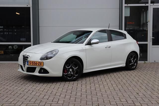 Wit Gebruikt 2011 Alfa Romeo Giulietta Quadrifoglio Verde Hatchback | € 8.950 (Super prijs) - Afbeelding 1/4