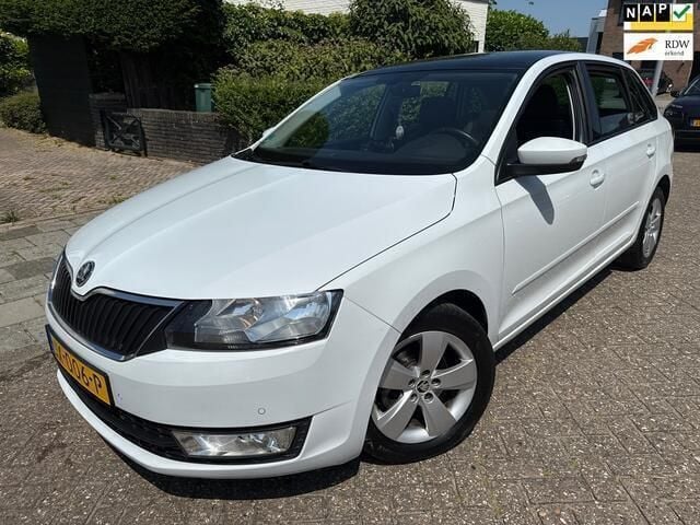 Wit Gebruikt 2016 Skoda Rapid Joy Hatchback | € 8.875 (Eerlijke prijs) - Afbeelding 1/4