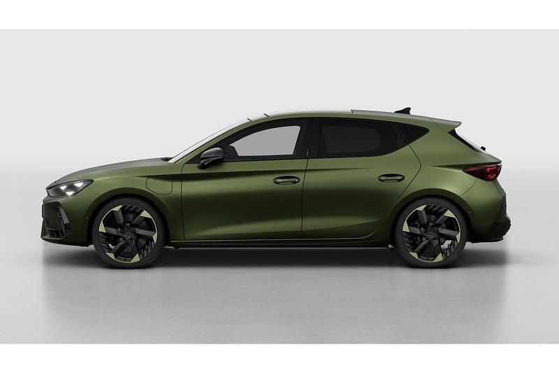 Nieuw Cupra Leon VZ 2026 Manganese green matt Hatchback
