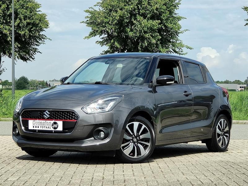 Grijs Gebruikt 2017 Suzuki Swift Hatchback | € 13.950 (Eerlijke prijs) - Afbeelding 1/4