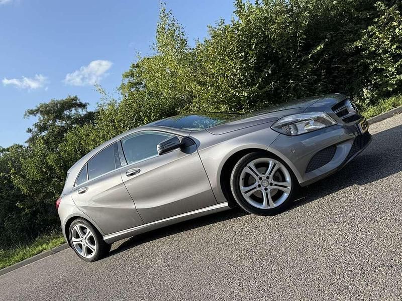 Grijs Gebruikt 2014 Mercedes A180 Prestige Stationwagen | € 12.500 (Duur) - Afbeelding 1/4