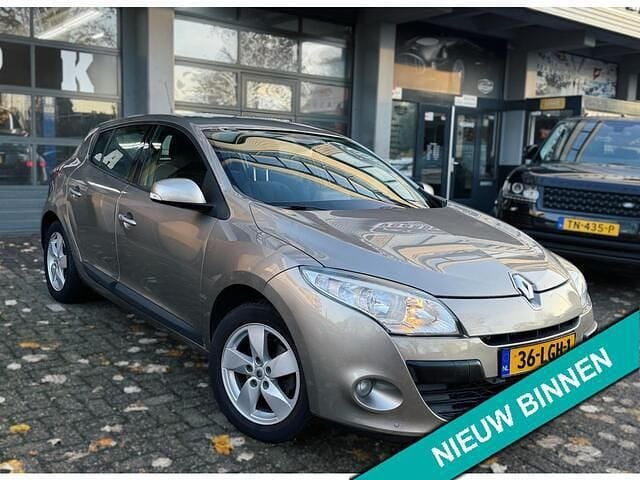 Beige Occasion 2010 Renault Mégane III Dynamique Hatchback | € 4.999 (Eerlijke prijs) - Afbeelding 1/4