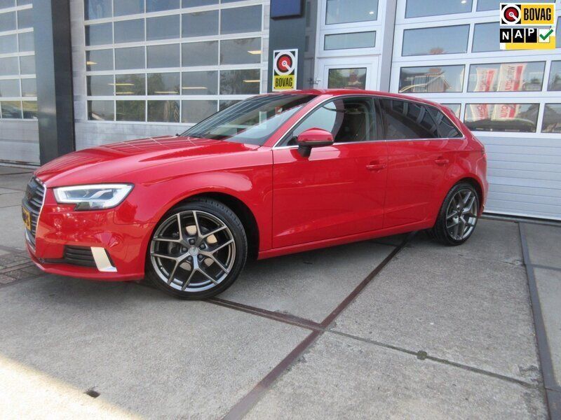 Rood Gebruikt 2016 Audi A3 Sport Hatchback | € 15.240 (Eerlijke prijs) - Afbeelding 1/4