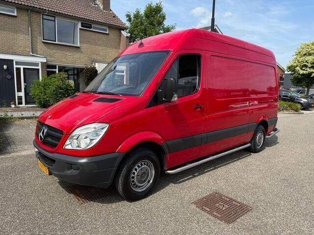 Rood Gebruikt 2012 Mercedes Sprinter Van | € 8.800 (Goede deal) - Afbeelding 1/4