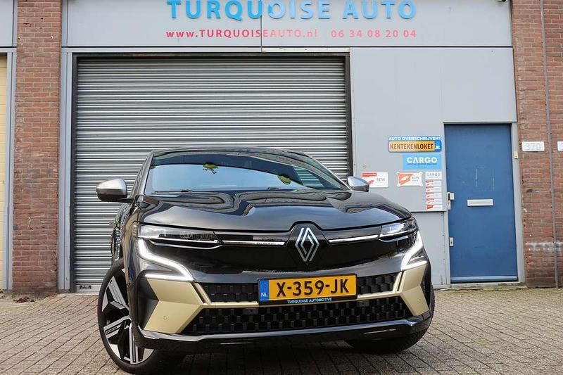 Zwart Gebruikt 2022 Renault Mégane Iconic Hatchback | € 26.950 (Goede deal) - Afbeelding 1/4