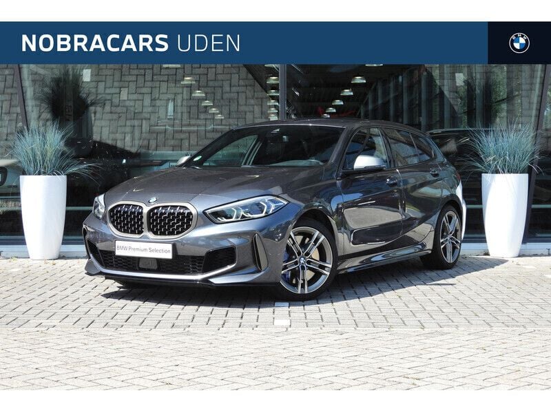 Grijs Gebruikt 2021 BMW M135 Executive Hatchback | € 39.950 (Eerlijke prijs) - Afbeelding 1/4
