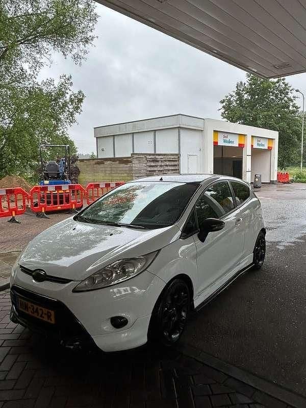 Wit Gebruikt 2009 Ford Fiesta Ghia Hatchback | € 2.000 (Super prijs) - Afbeelding 1/4