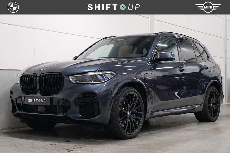 Grijs Occasion 2022 BMW X5 M Sport SUV | € 65.940 (Iets duurder) - Afbeelding 1/3