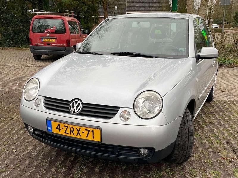 Zilver Occasion 2004 VW Lupo Comfortline Hatchback | € 1.499 (Eerlijke prijs) - Afbeelding 1/4
