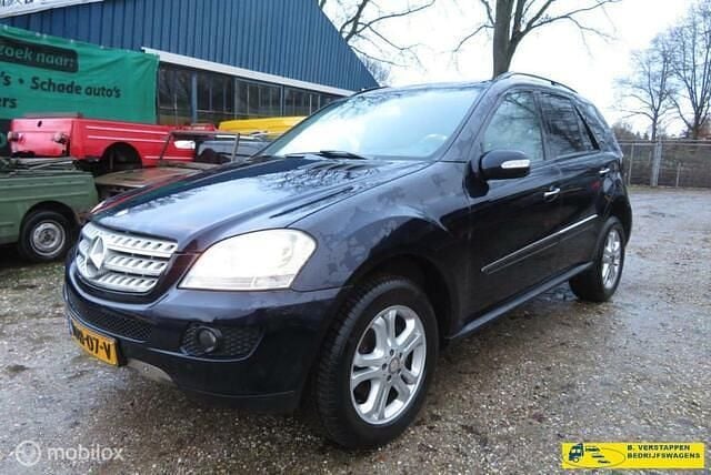 Paars Gebruikt 2008 Mercedes 320 Van | € 4.250 - Afbeelding 1/4