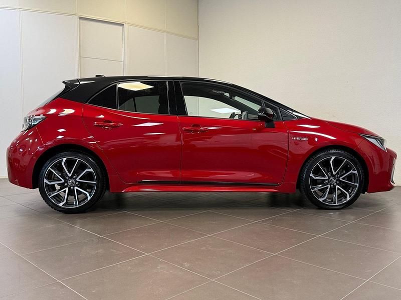 Occasion Toyota Corolla Executive 98 PK (72 kW) 2019 Rood Hatchback