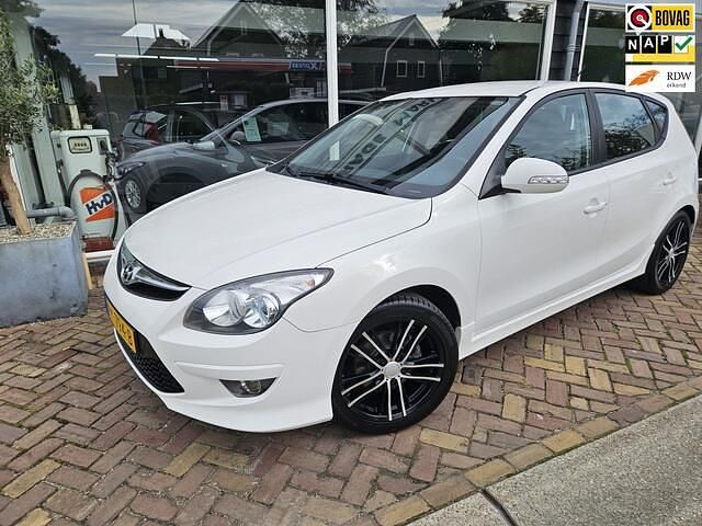 Wit Occasion 2012 Hyundai i30 Hatchback | € 6.750 (Eerlijke prijs) - Afbeelding 1/4