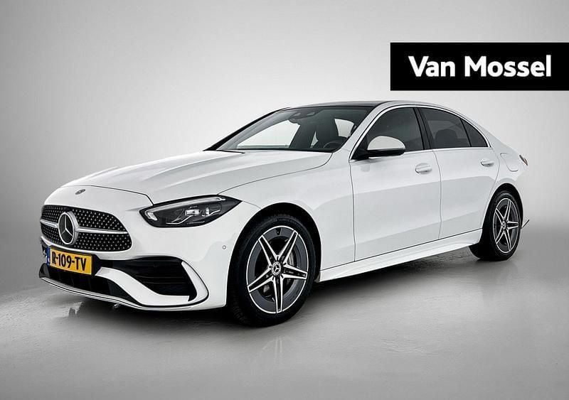Wit Gebruikt 2022 Mercedes C300e AMG line Sedan | € 38.900 (Goede deal) - Afbeelding 1/4
