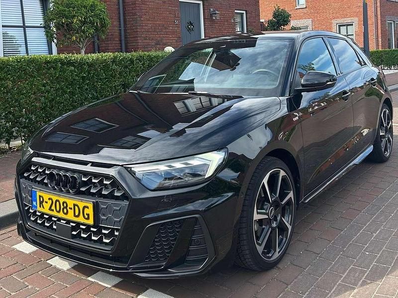 Zwart Gebruikt 2021 Audi A1 Proline Hatchback | € 31.500 (Iets duurder) - Afbeelding 1/4