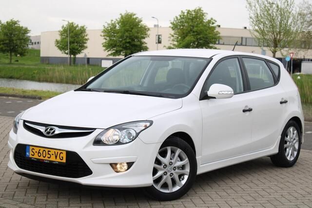 Wit Gebruikt 2012 Hyundai i30 Hatchback | € 6.950 (Eerlijke prijs) - Afbeelding 1/4